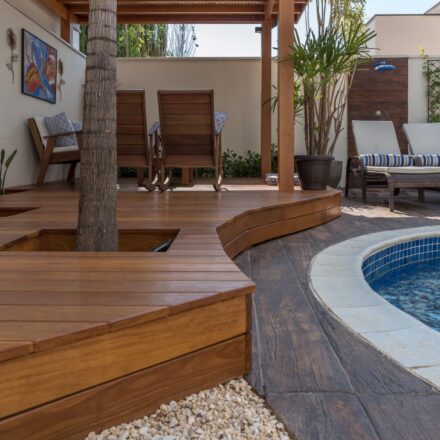 An small elevated Ipe deck beside a curved pool
